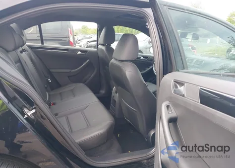 2018 Volkswagen Jetta 1.8T Se Sport z USA, uszkodzony, nr VIN 3VWD17AJ0JM238487